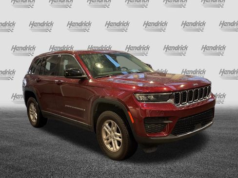 Used 2023 Jeep Grand Cherokee Laredo w/ Luxury Tech Group I RWD image 2