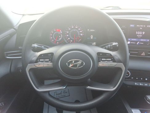 Used 2023 Hyundai Elantra SEL image 11