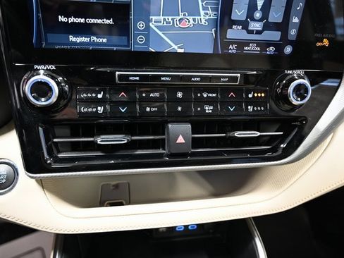 Used 2022 Toyota Highlander Platinum image 19