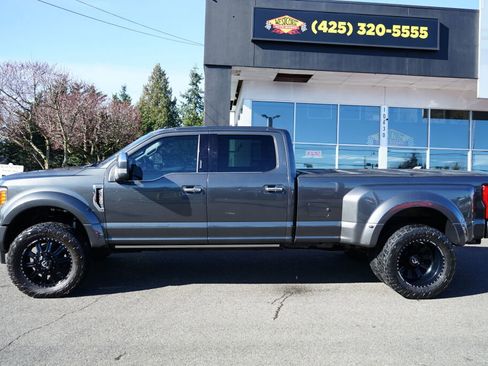 Used 2017 Ford F450 Platinum w/ Platinum Ultimate Package image 2