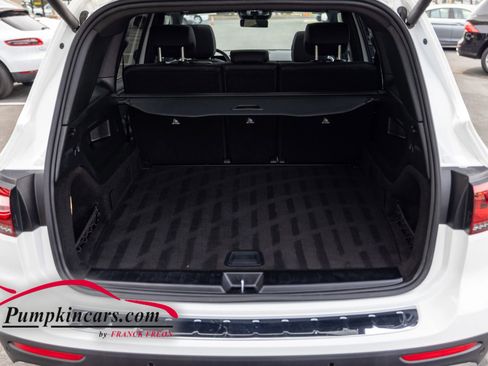 Used 2023 Mercedes-Benz GLB 250 4MATIC w/ Premium Package image 11