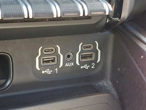 Used 2023 RAM 1500 Laramie AWD/4WD image 10