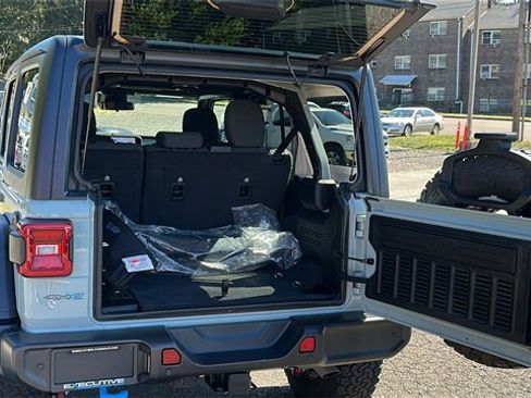 Used 2024 Jeep Wrangler Unlimited image 28