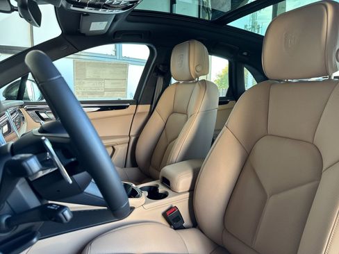 New 2026 Porsche Macan Turbo image 5