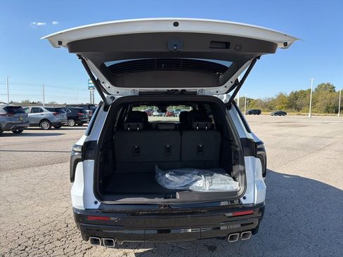 New 2026 Chevrolet Traverse RS w/ LPO, Floor Liner Package image 9