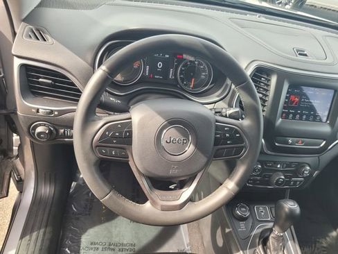 Used 2020 Jeep Cherokee Latitude Plus AWD/4WD image 30