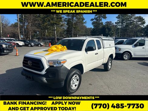 Used 2022 Toyota Tacoma SR image 1