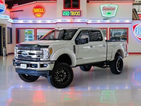 Used 2017 Ford F250 Lariat w/ Chrome Package image 2