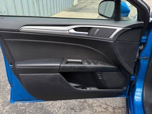 Used 2020 Ford Fusion SE FWD image 12
