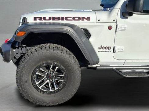 Used 2024 Jeep Wrangler Unlimited Rubicon w/ XTREMEE 35" Tire Package AWD/4WD image 28