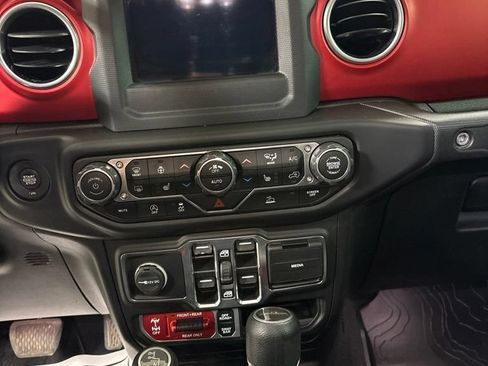 Used 2021 Jeep Gladiator Rubicon w/ Cold Weather Group AWD/4WD image 13