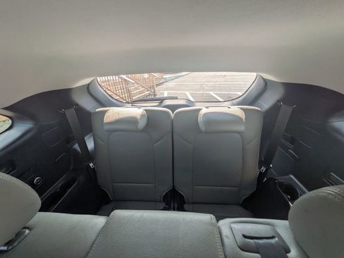 Used 2017 Hyundai Santa Fe SE AWD/4WD image 31