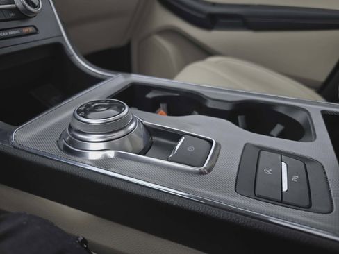 Used 2022 Ford Edge Titanium w/ Class II Trailer Tow Package image 25