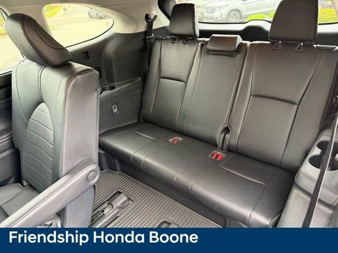 Used 2020 Toyota Highlander XLE AWD/4WD image 39