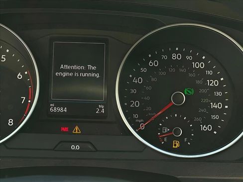 Used 2018 Volkswagen Tiguan S image 30