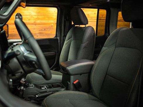 Used 2025 Jeep Wrangler Unlimited Sahara w/ Safety Group AWD/4WD image 9