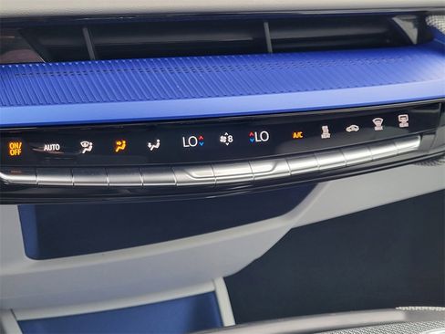 Used 2025 Cadillac Optiq Luxury 1 image 29