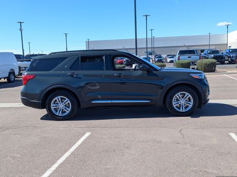 Used 2022 Ford Explorer XLT image 6
