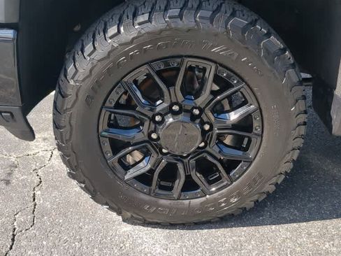 Used 2025 Chevrolet Silverado 2500 LTZ w/ Z71 Chrome Sport Edition image 13