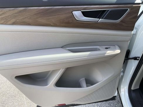 New 2026 Volkswagen Atlas SE FWD image 14