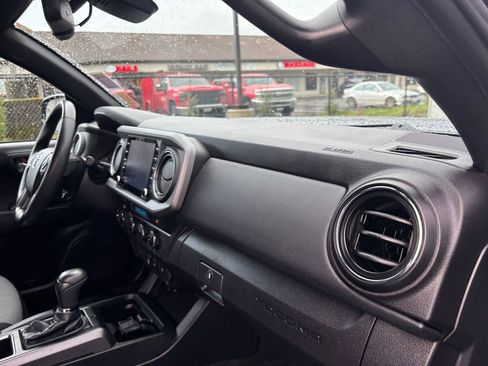 Used 2021 Toyota Tacoma TRD Off-Road image 27