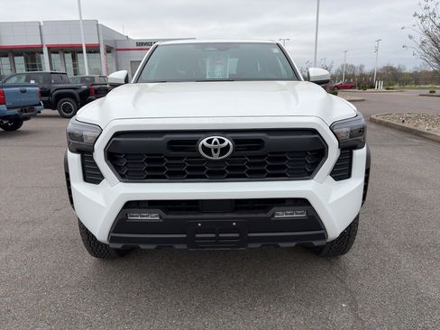 Used 2025 Toyota Tacoma TRD Off-Road image 8