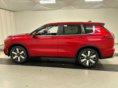 New 2025 Mitsubishi Outlander SE image 5