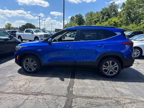 Used 2023 Kia Seltos S w/ Navigation Package AWD/4WD image 3
