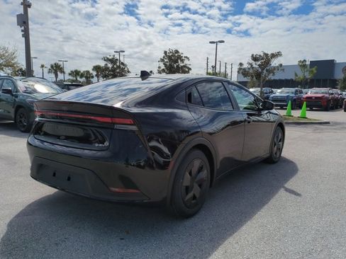 New 2026 Toyota Prius LE image 2