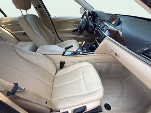 Used 2015 BMW 320i Sedan RWD image 18