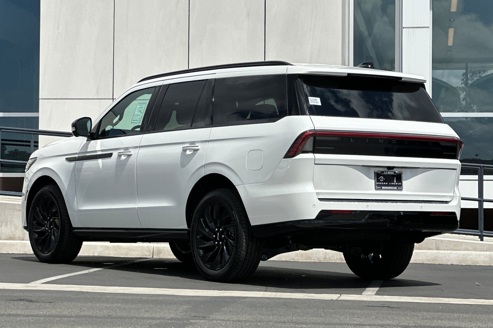 New 2026 Lincoln Navigator Reserve w/ Jet Appearance Package AWD/4WD image 5