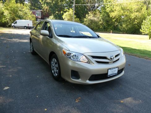 Used 2012 Toyota Corolla LE image 3