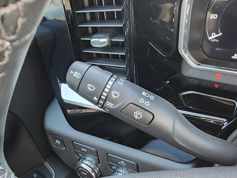 New 2026 GMC Sierra 1500 Elevation image 23