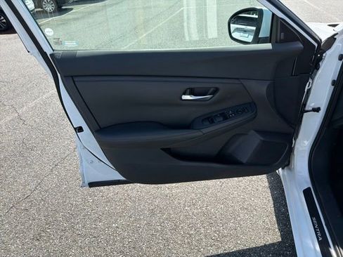 Used 2021 Nissan Sentra SV FWD image 11