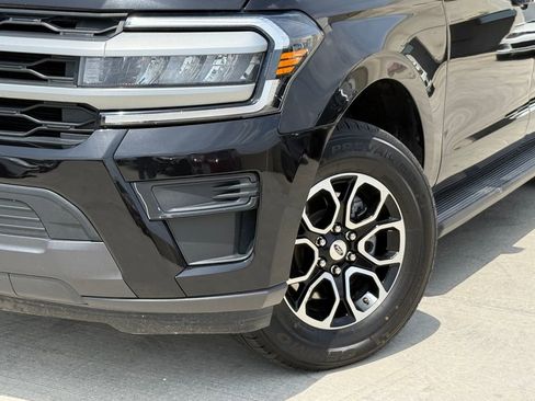 Used 2024 Ford Expedition Max XLT image 3