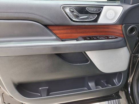 Certified 2024 Lincoln Navigator L Reserve AWD/4WD image 18
