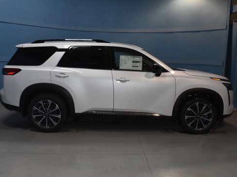 New 2026 Nissan Pathfinder Platinum w/ Cargo Package AWD/4WD image 22