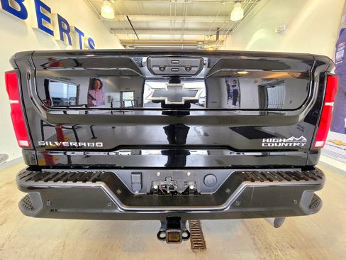 Used 2024 Chevrolet Silverado 2500 High Country w/ High Country Premium Package AWD/4WD image 6