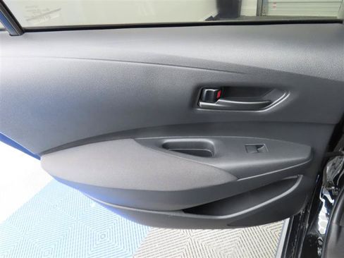 Used 2023 Toyota Corolla LE FWD image 28