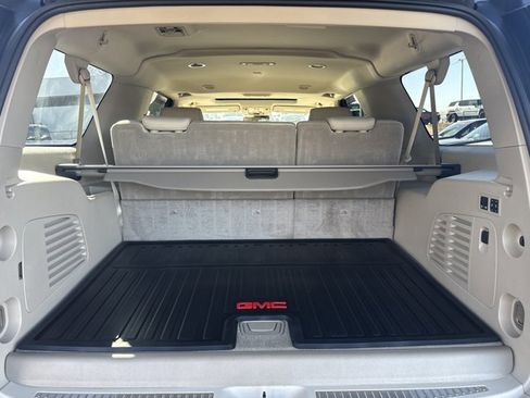 Used 2020 GMC Yukon XL Denali w/ Denali Premium Package image 11