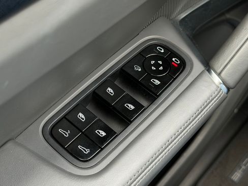 Used 2020 Porsche Cayenne Turbo AWD/4WD image 26