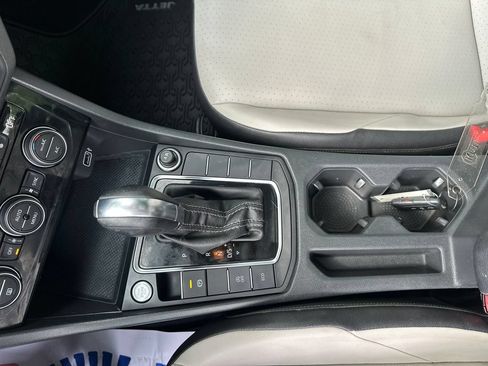 Used 2019 Volkswagen Jetta R-Line FWD image 17