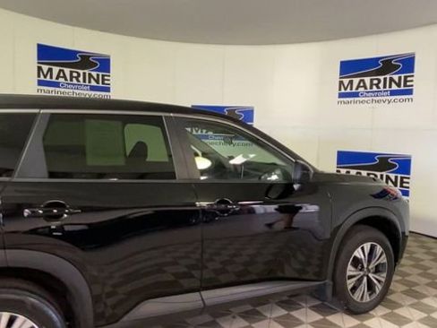 Used 2023 Nissan Rogue SV AWD/4WD image 2