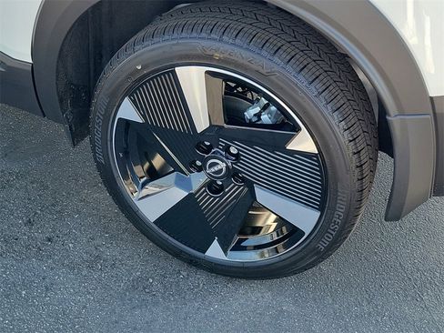 New 2026 Nissan Kicks SR image 3