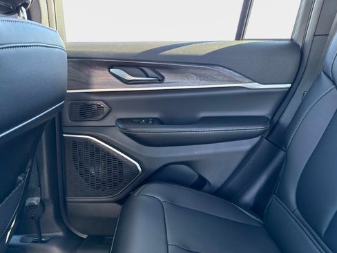 New 2026 Jeep Grand Cherokee Limited image 16