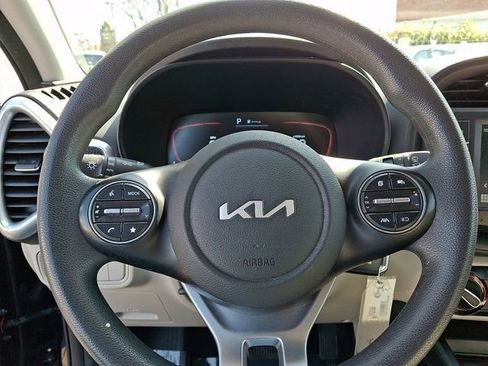 Used 2025 Kia Soul LX w/ LX Technology Package image 20
