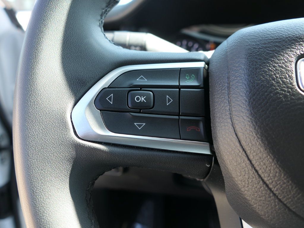 Used 2024 Jeep Compass Latitude AWD/4WD image 13