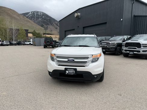 Used 2014 Ford Explorer XLT image 3