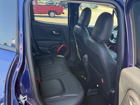 Used 2017 Jeep Renegade Trailhawk w/ Premium Trailhawk Package image 18