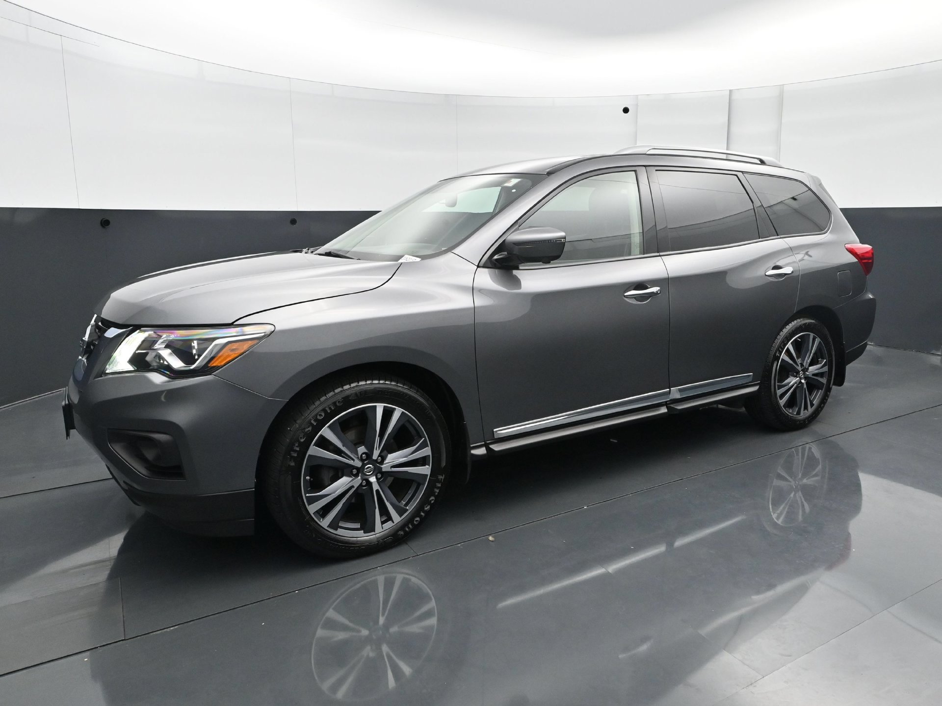 Used 2019 Nissan Pathfinder Platinum AWD/4WD image 2